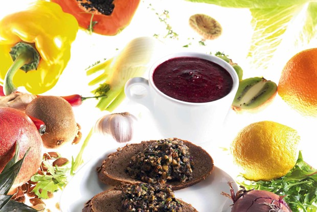 Тапенад из черных и зеленых оливок, анчоусов и инжира