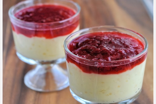 Тапиока с клубнично-ревенным компотом