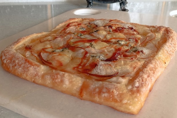 Тарт с грушей и сыром