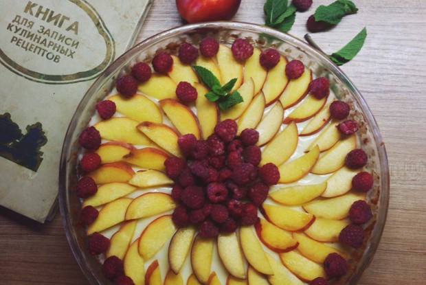 Тарт с заварным кремом и фруктами