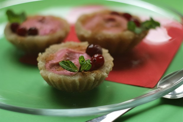 Тарталетка с клюквенным кремом