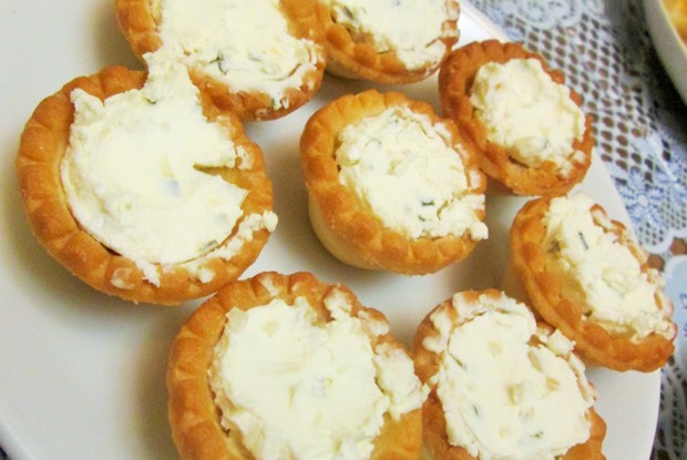 Тарталетки с ананасом и творожным кремом