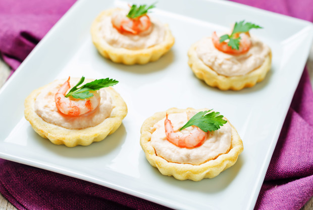 Тарталетки с креветками и сырным кремом