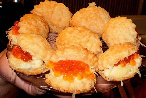 Тарталетки с сырной начинкой и икрой