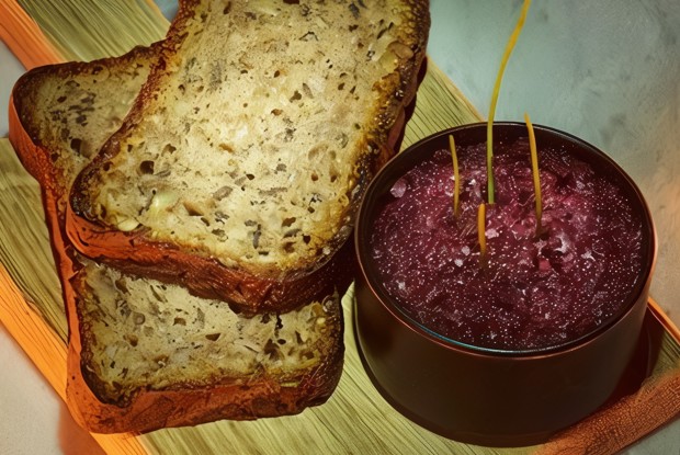 Тартар из говядины с оливковым тапенадом