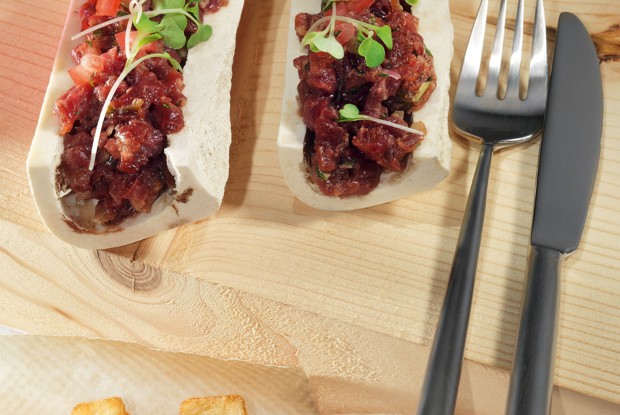 Тартар из говядины с тройной картошкой