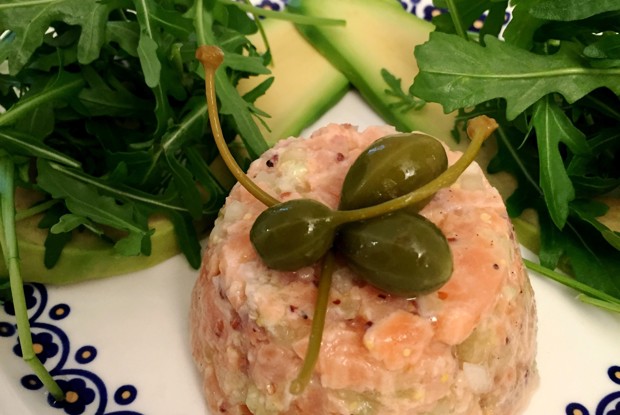 Тартар из лосося авокадо и каперсами