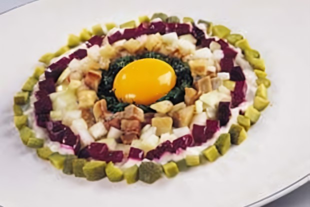 Тартар из норвежской сельди с яичным желтком