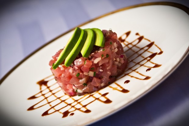 Тартар из тунца с авокадо