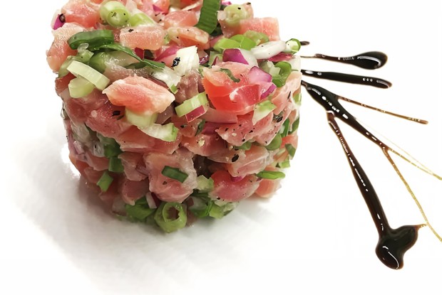 Тартар из тунца с бальзамическим соусом