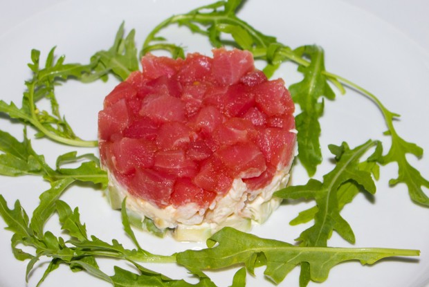 Тартар с тунцом и крабовым мясом