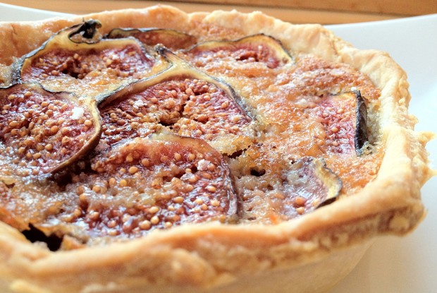 Тартин с инжиром и миндальным кремом франжипан