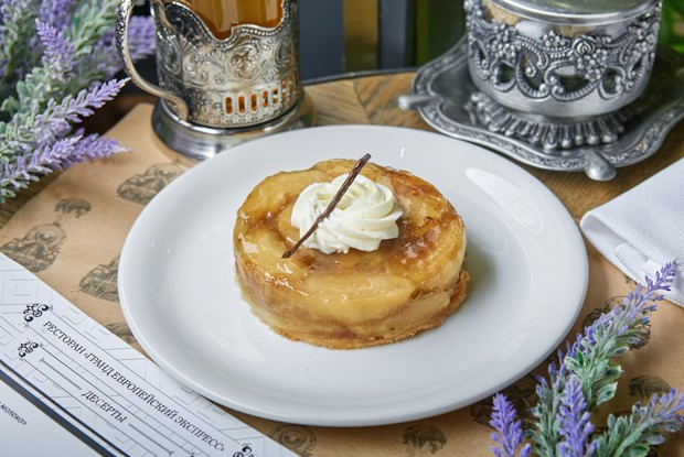 Татен из яблок