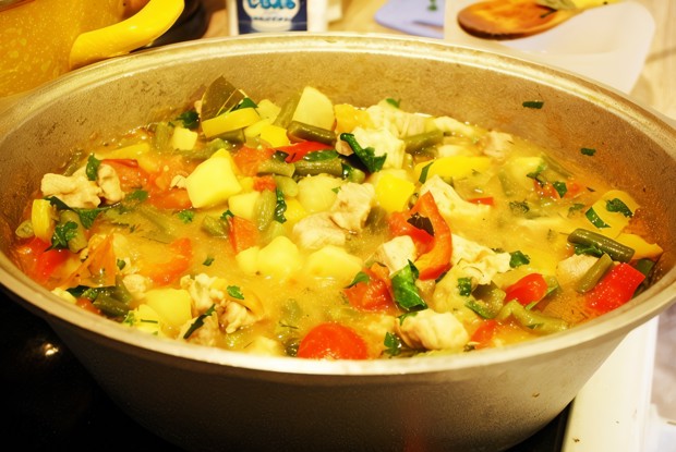 Тажин с мясом, зеленой фасолью и помидорами