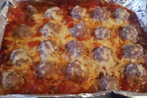 Тефтели из говядины в томатном соусе с сыром