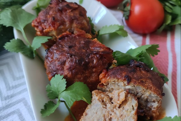 Тефтели по-домашнему в томатном соусе