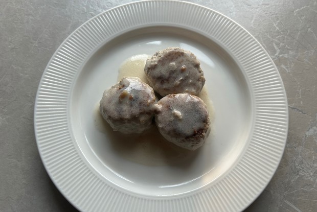 Тефтели в сметанном соусе