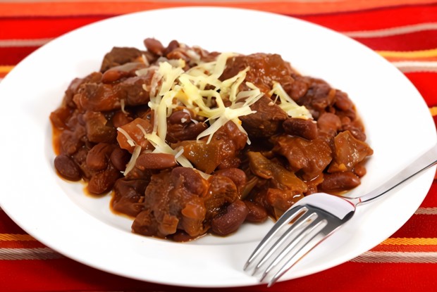 Телячьи отбивные с черной фасолью, мадерой и горчицей