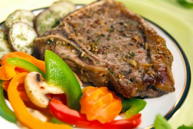 Телятина с соусом из белого вина и петрушки