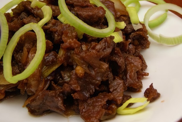 Телятина с джемом из лука