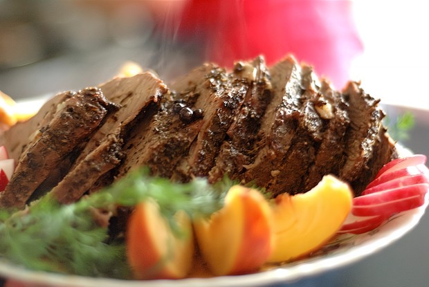 Телятина с вишней