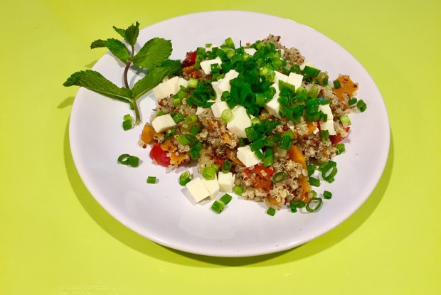 Теплый салат из киноа