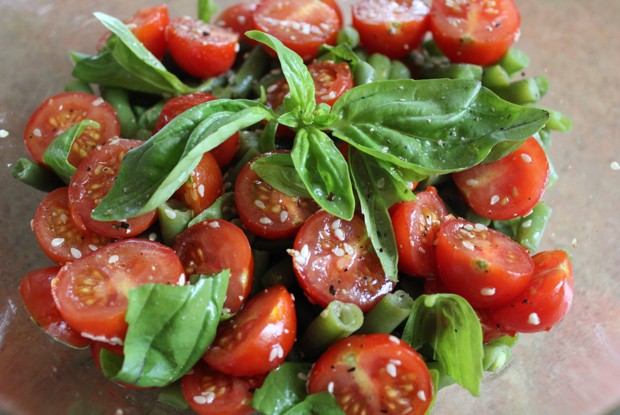 Теплый салат из зеленой фасоли