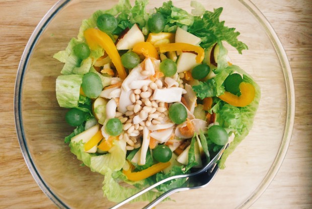 Теплый салат с кальмаром в кокосовых сливках