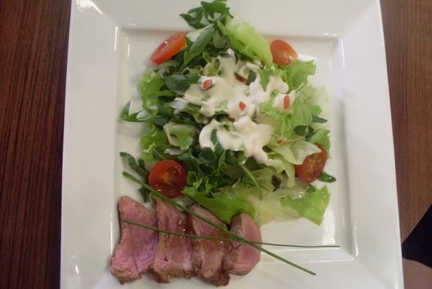 Теплый салат с телятиной