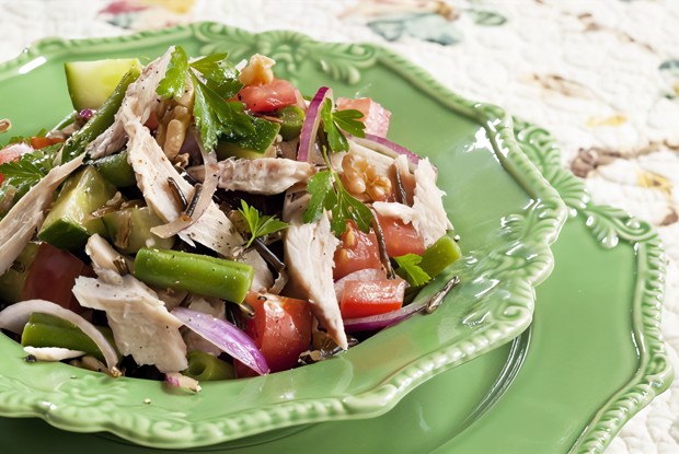 Теплый салат с тунцом