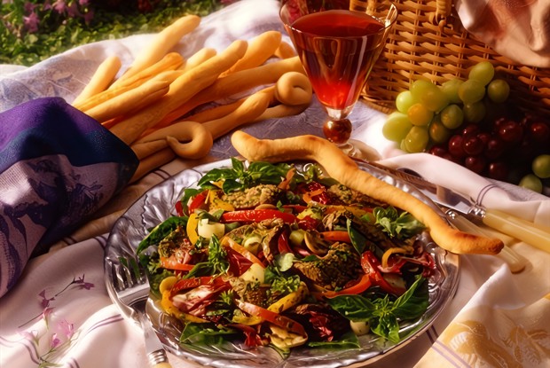 Теплый средиземноморский салат из баранины