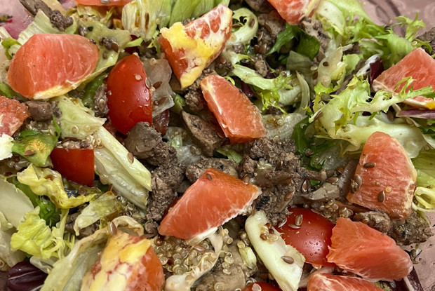 Теплый салат с печенью и красными апельсинами