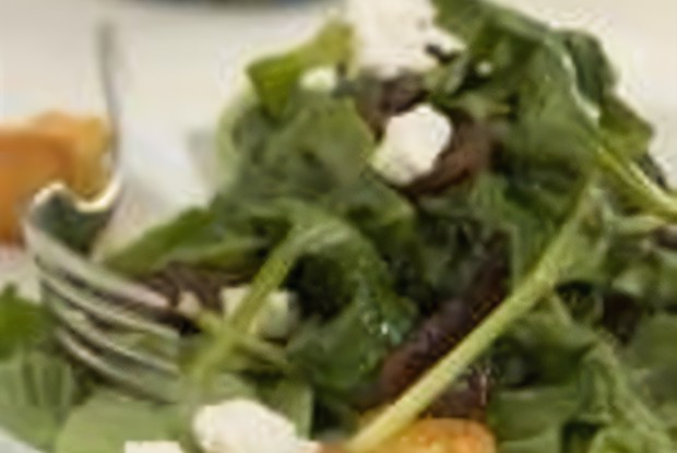 Теплый салат из мангольда с сыром