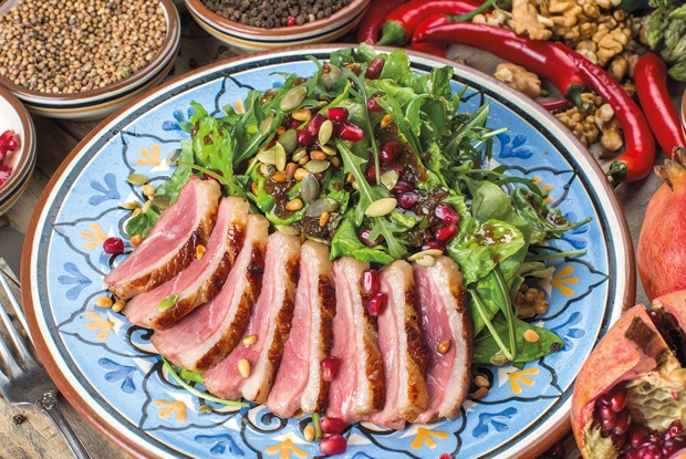 Теплый салат с утиной грудкой