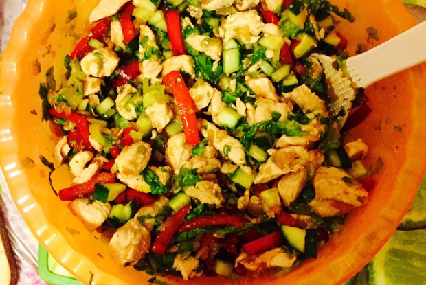 Теплый салат со свининой