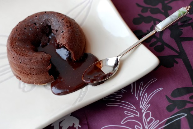 Теплый шоколадный кекс