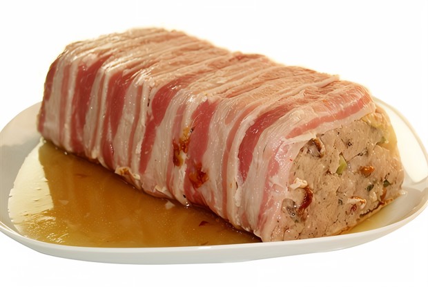 Террин из свинины и можжевельника по-деревенски