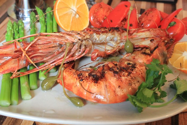 Тигровые креветки, фламбированные коньком