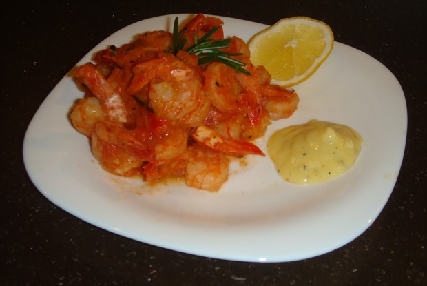 Тигровые креветки с томатами, чесноком и травами по рецепту ресторана «Колбасофф»