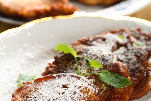 Тыквенные блинчики с сахарной пудрой