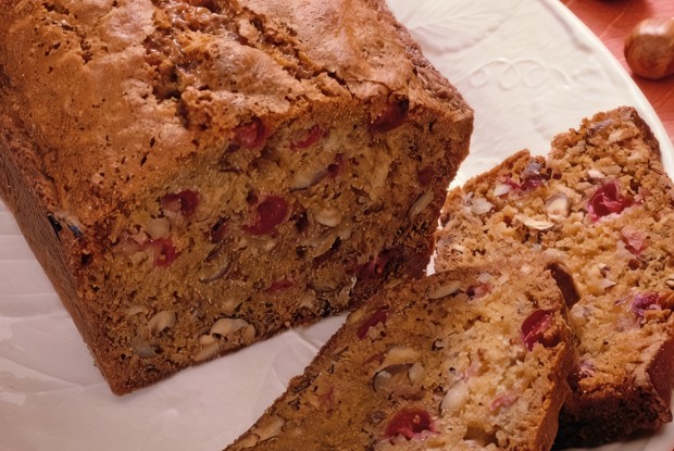 Тыквенный хлеб с сушеной клюквой, орехами пекан и белым шоколадом