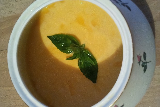 Тыквенный крем-суп с рукколой и кедровыми орешками