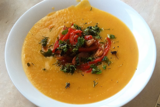 Тыквенный суп-пюре с окороком и перцем