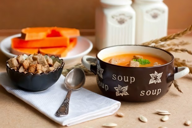 Тыквенный суп с сухариками