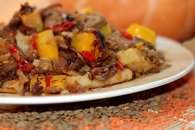 Тыквенное кисло-сладкое рагу с чечевицей