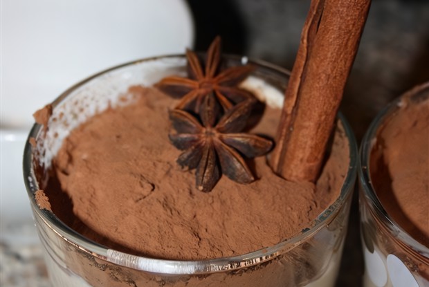 Тирамису с ликером «Амаретто» и апельсиновой цедрой