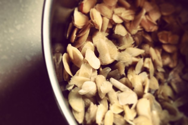 Тюиль с миндальными лепестками