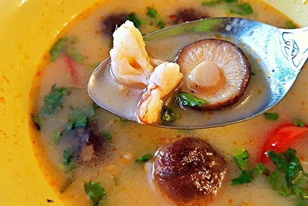 Том-ям с креветками и грибами шиитаке