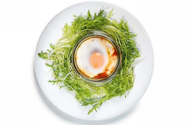 Томатная запеканка с яйцами и луком