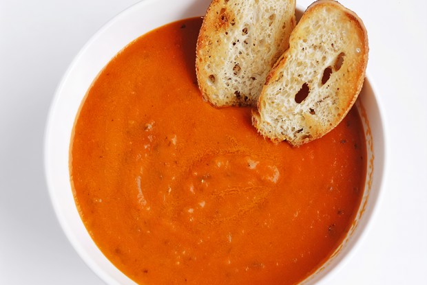 Томатный суп с базиликом и орегано